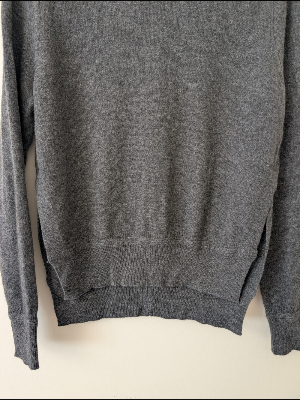 Aqua Womens Small 100% Cashmere Sweater Gray Classic Contemporary Minimalist - Picture 2 of 6